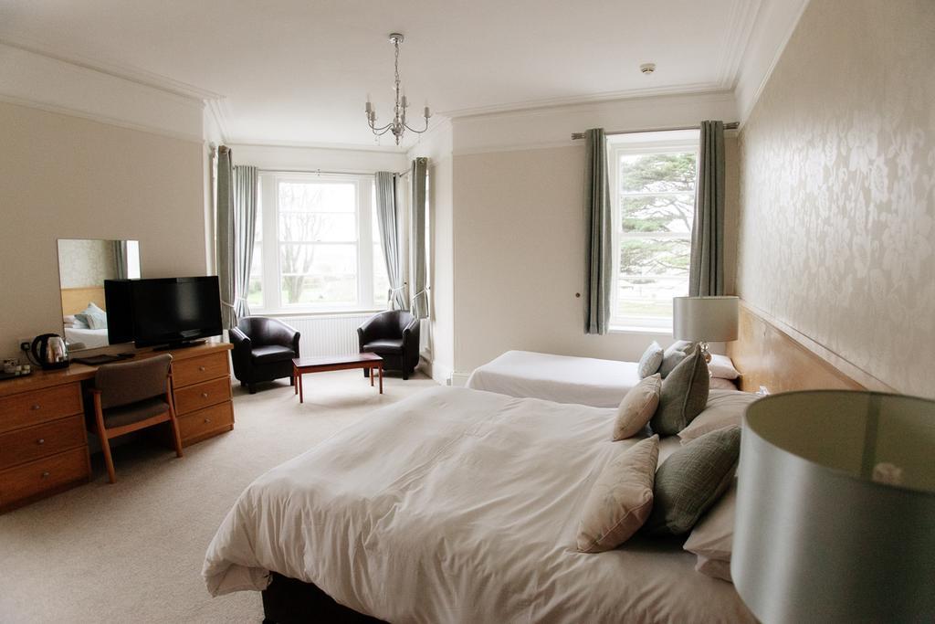 Anchorage & Hotel 3*
